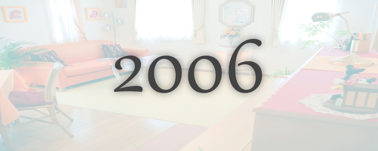 アイキャッチ画像：2006の文字が書かれたレッスン室の写真