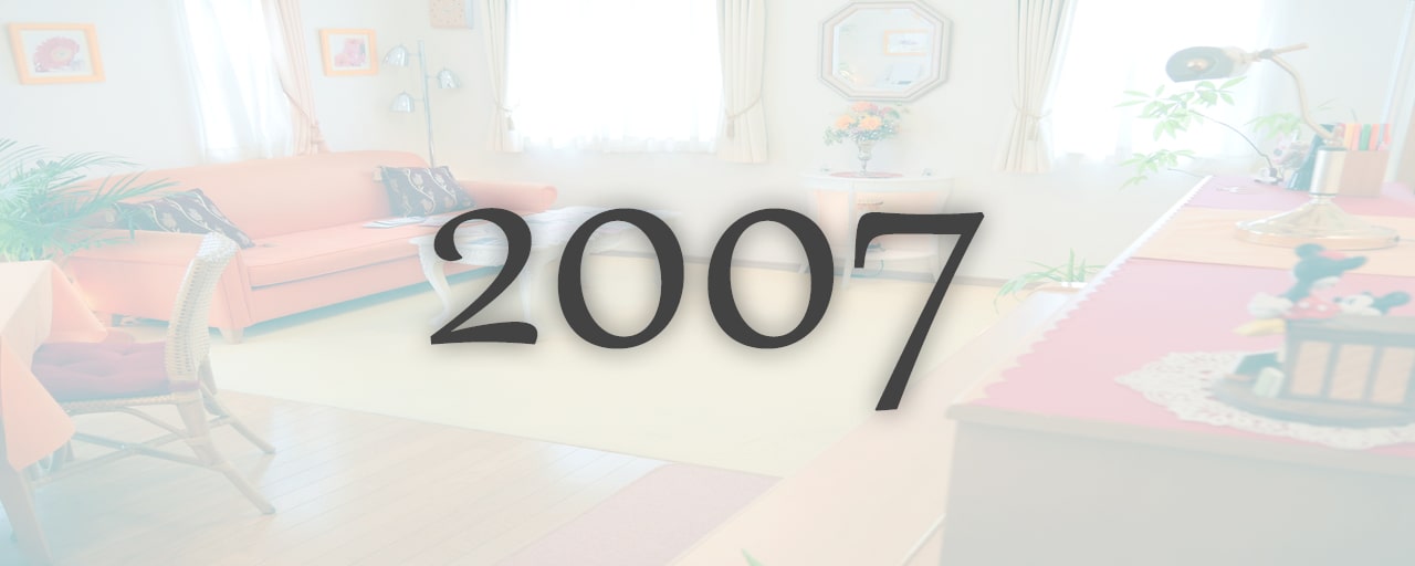 アイキャッチ画像：2007の文字が書かれたレッスン室の写真