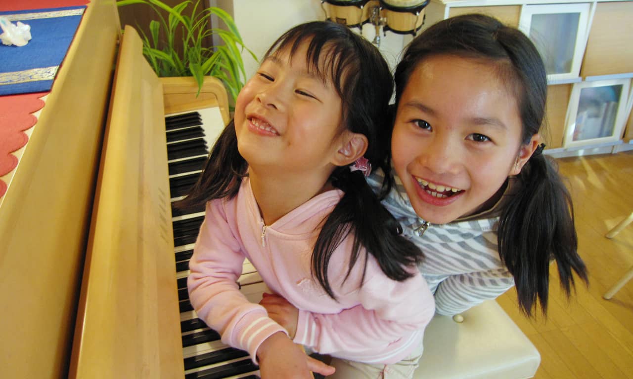 写真:姉妹でピアノを楽しむF様