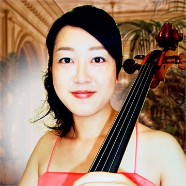 写真：チェロ奏者 三澤亜美さん