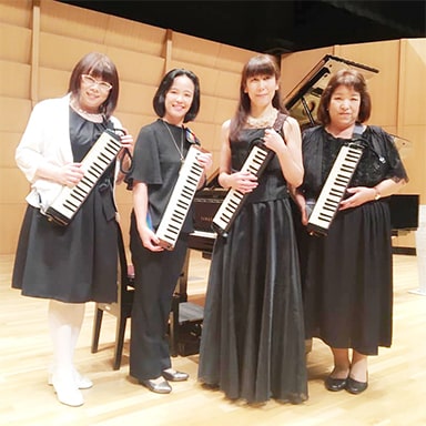 写真：横浜アンサンブル研究会のメンバー